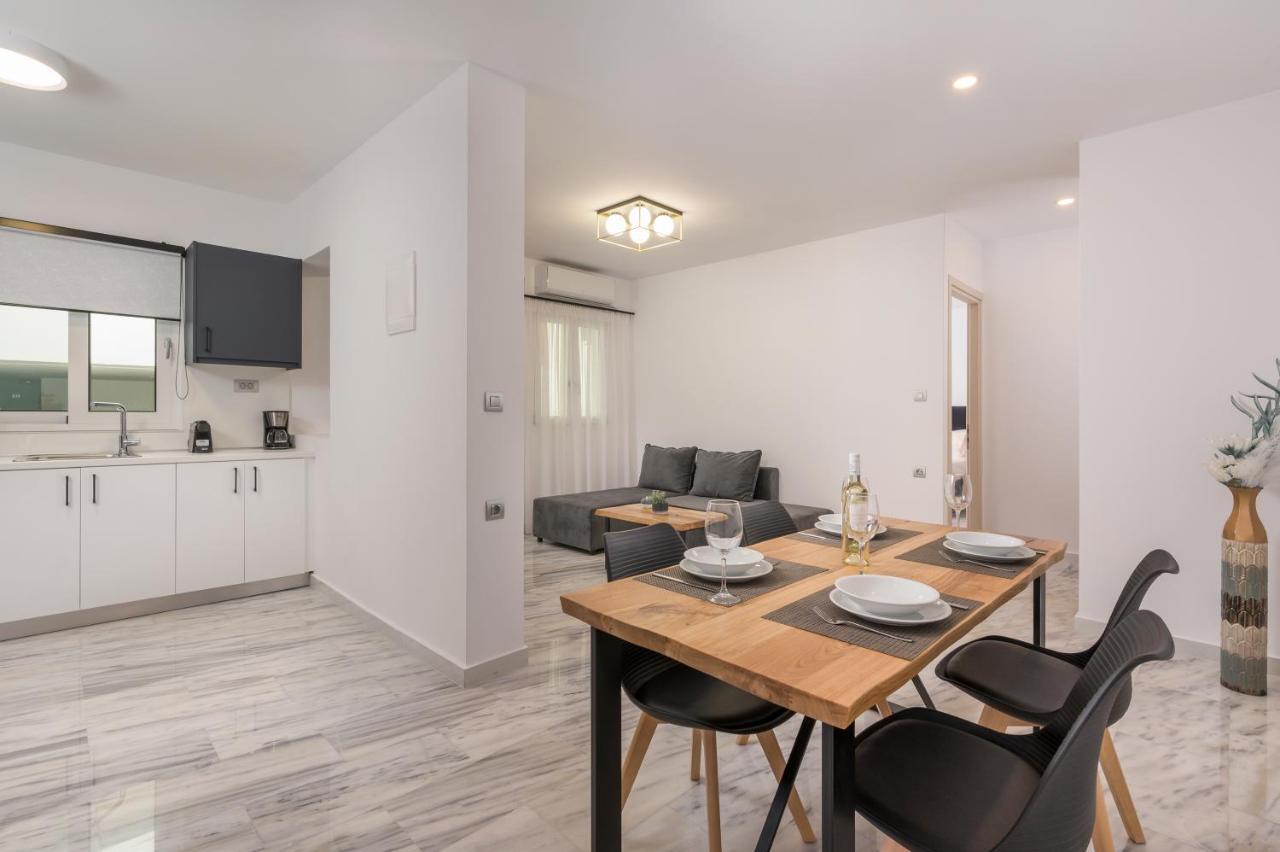 Quarters Luxury Apts Chania  Bagian luar foto