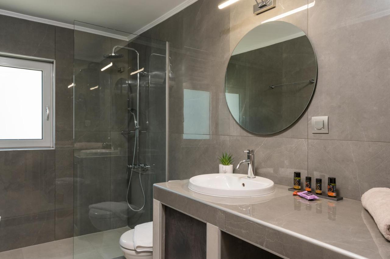 Quarters Luxury Apts Chania  Bagian luar foto